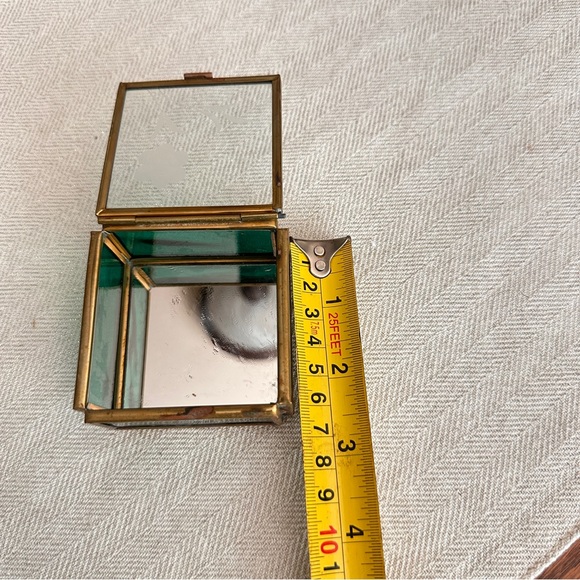 Elegant Green Glass and Gold Accent Box - Picture 3 of 9